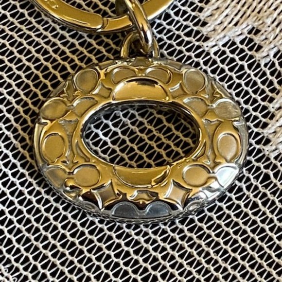 Coach Embossed Signature Logo Open Oval Shape Silver Keychain - Picture 6 of 13